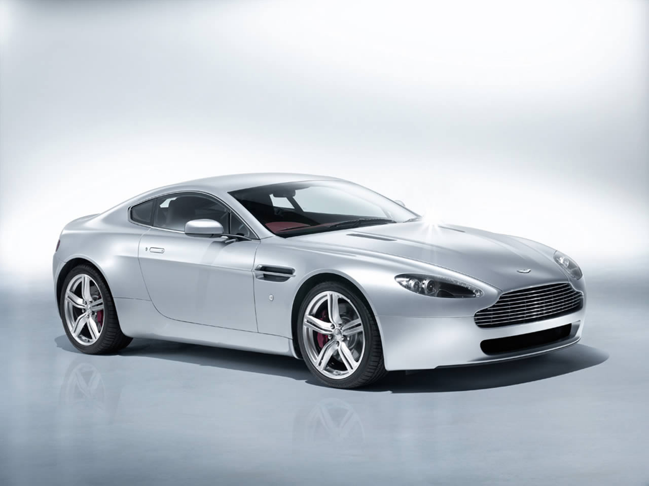 2009 Aston Martin V8 Vantage Picture