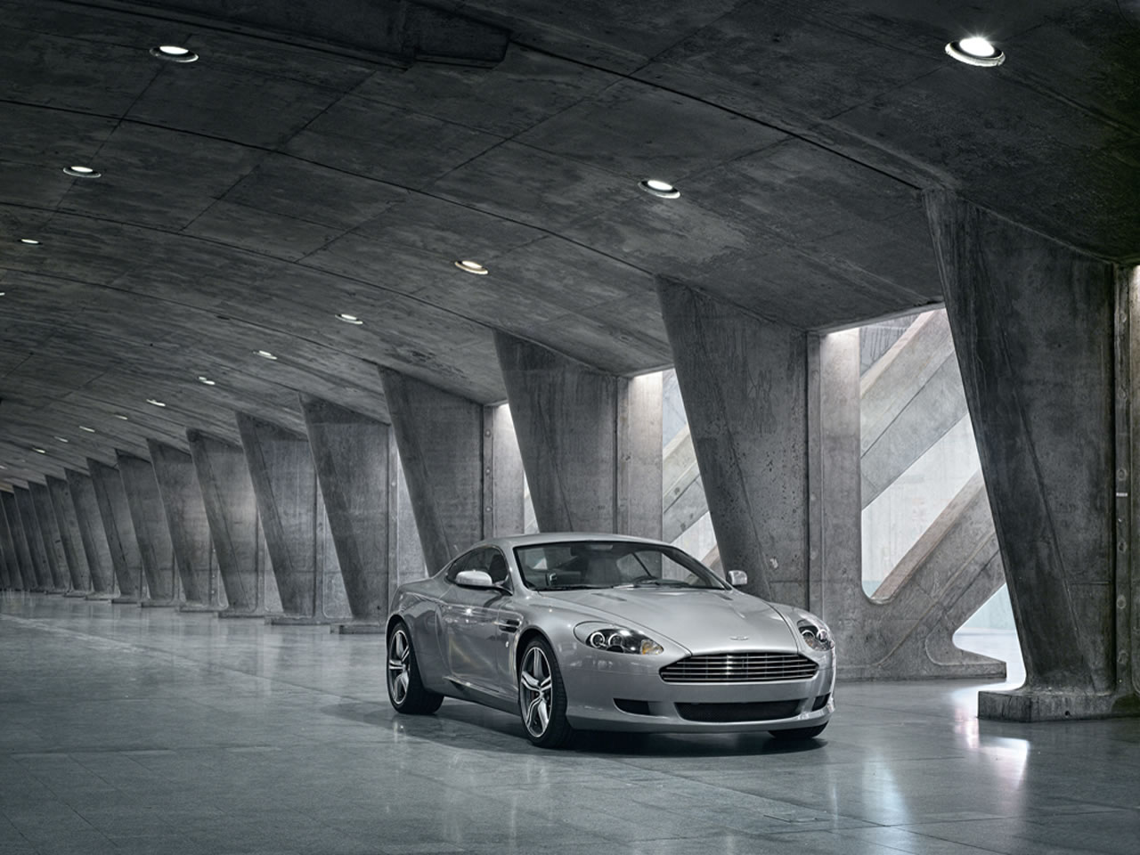 2010 Aston Martin DB9 Picture