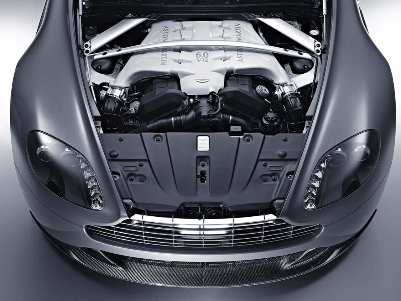 2010 Aston Martin V12 Vantage Picture